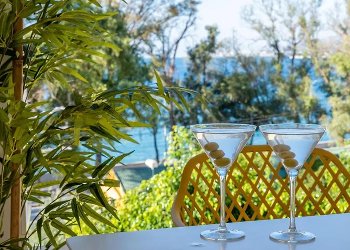 Blue Sea - With Terrace شقة
